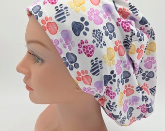 Purple colorful Dog Paws - Bright Colorful Pattern Scrub Hat