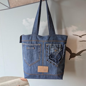 Upcycled Denim Tote Bag with Zipper – Eco-Friendly Recycled Jeans Shopper – Handmade Shoulder Bag