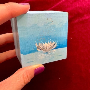 Hand bemalt Holzkiste Weiß Lotus Blume spirituelle Geschenk Andenken Schmuck