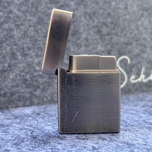 Marlboro  Vintage Lighter in  Metall , original , Feuerzeug ,Light Up With Flavor