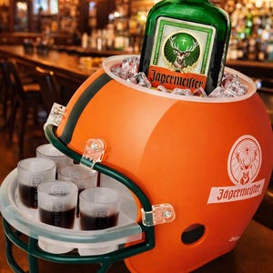 Jägermeister Football Helm Set, Eiswürfelbehälter & Eiswürfelbehälter