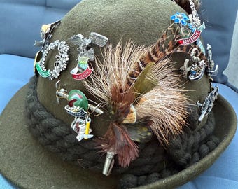 Chapeau De Chasse Tyrolien Autrichien Vintage Années 70, Avec 22 Insignes émaillés