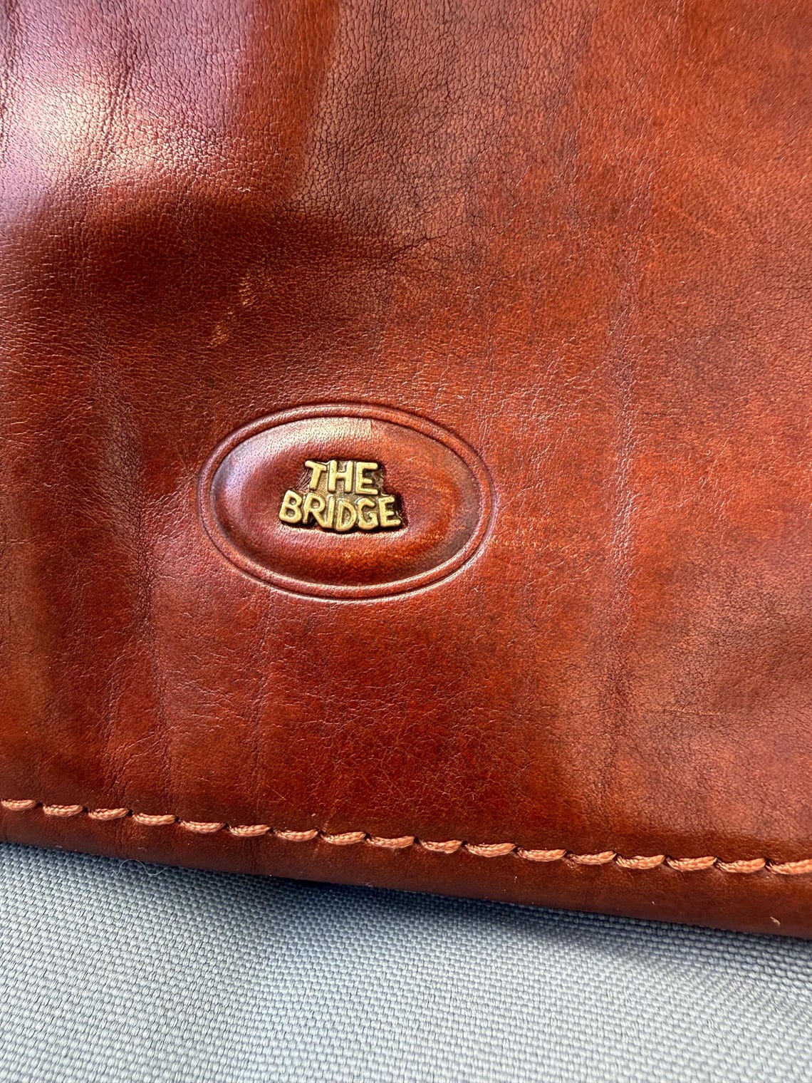THE BRIDGE Vintage Brown Leather Satchel Bag, Genuine Leather Shoulder Bag, Retro Crossbody Handbag, Classic Italian Style, photo 2 sur 5