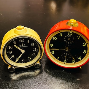 MEISTER-ANKER Mauthe mech, Alarm Clock 1960s Stylish Table Clock Red Small Second Germany, antique alarm clock , vintage table clock , Retro