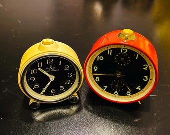 Vintage MEISTER-ANKER Mauthe-wekker: rode tafelklok uit de jaren 60