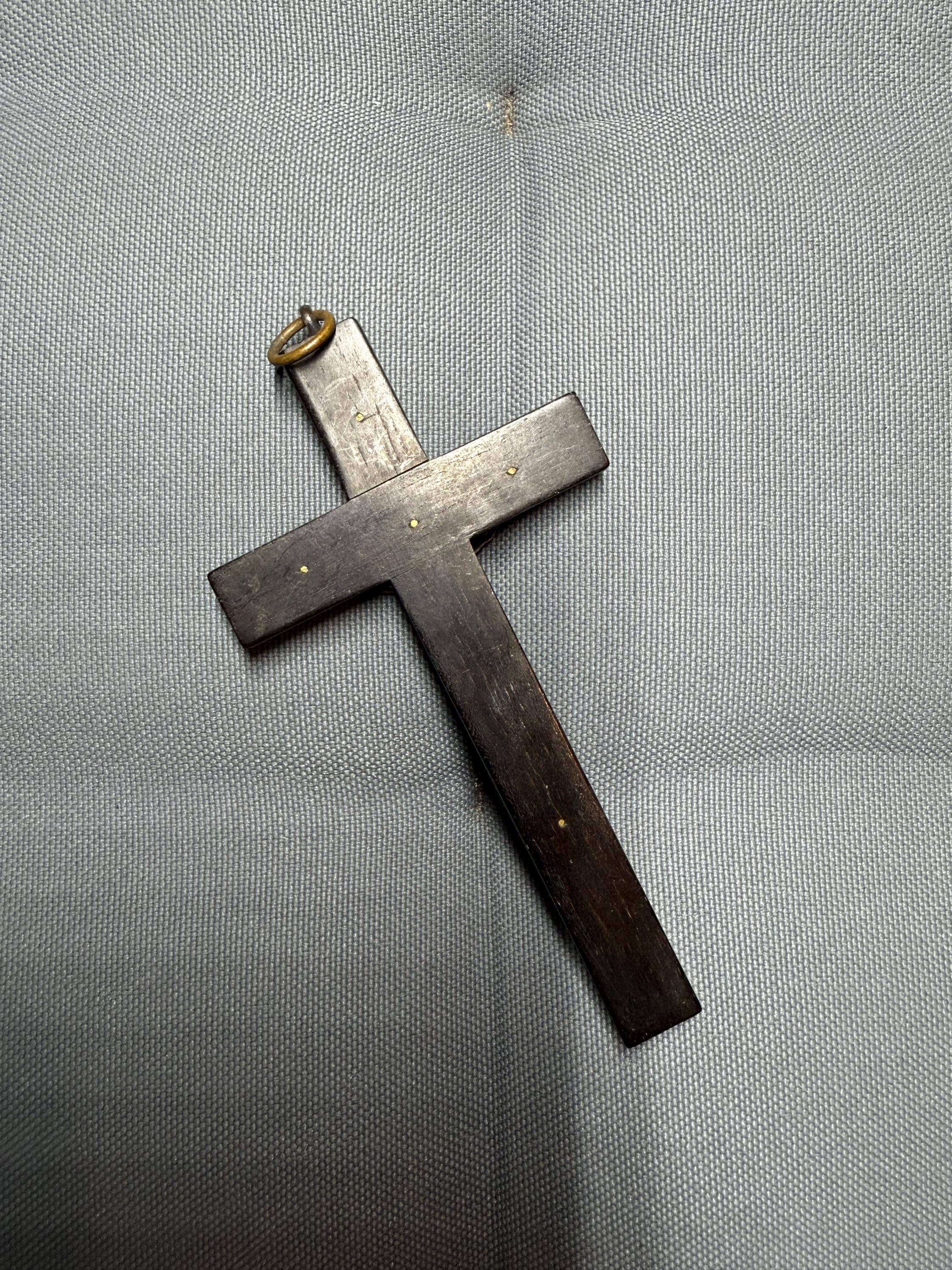 1900年前後のアンティーク聖書 シェル製クロス付き 1900 Antique Art Nouveau Pendant Cross, Dark Wood With Bronze
