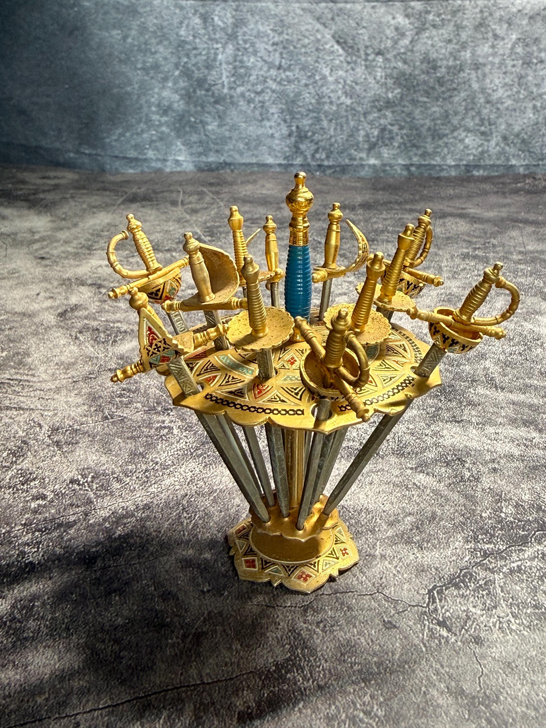 トレド ミニチュア剣 カクテルピックセット（8本・台座付き） トレド ミニチュア剣 カクテルピックセット（8本・台座付き）｜Serling