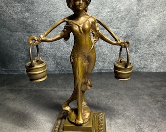 キリスト　イタリア製　金属製 聖母子像 木製台座付き ヴィンテージ鋳鉄製聖母子像：抽象現代彫刻 - Etsy 日本