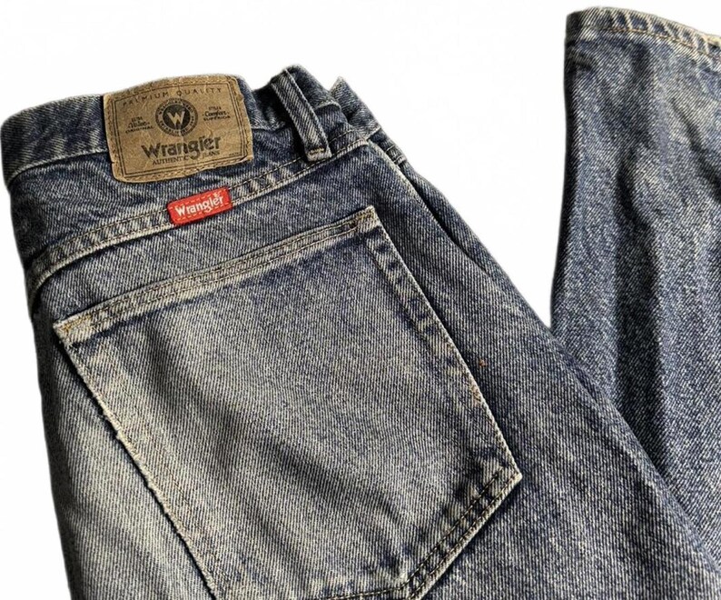 Vintage Wrangler Essential Faded Denim Jeans Size 33x32 image 2
