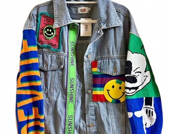 Kundenspezifische Jeansjacke aus einer Boutique Neu mit Tags Größe M