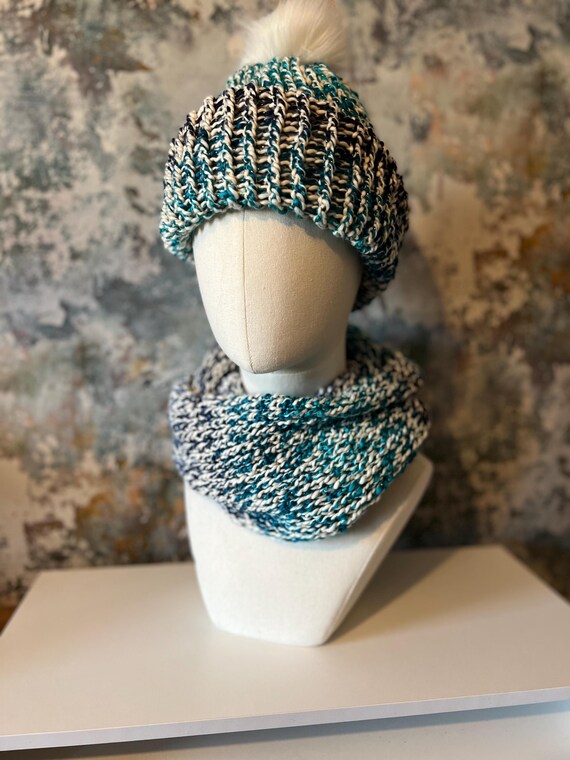 Handmade Hat and Scarf Set. Ombre Blue, White and Gold Yarn  display picture 3