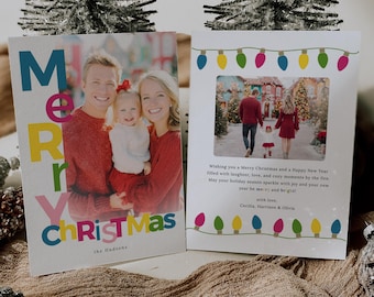 Puede incluir: Dos tarjetas de felicitación navideñas rectangulares con fotografías familiares. La tarjeta de la izquierda muestra el texto MERRY CHRISTMAS en letras coloridas y el nombre the Hudsons. La derecha muestra luces y texto.