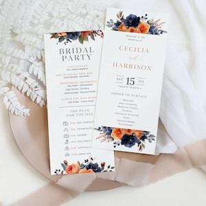 Peut inclure: Deux cartons d'invitation de mariage avec des motifs floraux bleu marine, orange et marron. La carte de gauche indique "Bridal Party" et énumère des noms. La carte de droite indique "Cecilia et Harrison" avec la date et l'ordre de la cérémonie.