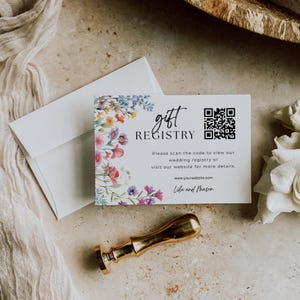 Carte-cadeau fleurs sauvages avec code QR, modèle d'encart floral mariage, registre de codes QR pour jeunes mariés, carte d'invitation à joindre, WC01