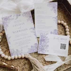 Op de afbeelding: Een set lavendelkleurige trouwuitnodigingen met bloemmotieven. De set bevat een uitnodiging, een detailkaart en een RSVP-kaart. De uitnodiging toont de namen "Cecilia en Harrison" en de trouwdatum.