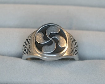 Lauburu Basque Ring - Mythological Symbol Sun- Four Heads Cross - Celtic Tradition RM103