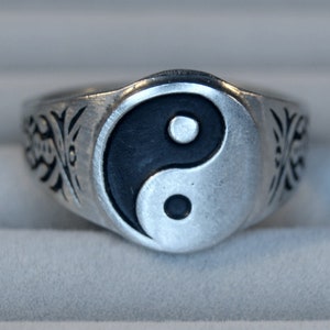 Yin Yang Ring - Yin-Yang Yinyang - Principle of Balance & Harmony In The Universe Taoism Jewelry RM139