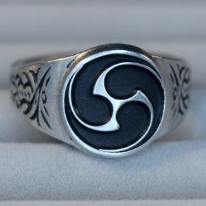 Tomoe Mitsudomoe Ring - Shinto - Hachiman - God of War and Archery - Japanese symbol threefold swirl - Buddhism RM120