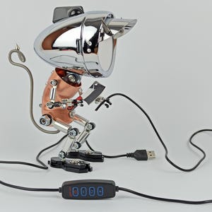 Lampada robot artigianale - Lampada da scrivania robot completamente snodabile, arte in metallo, arredamento industriale steampunk per casa e ufficio, lampada da tavolo unica