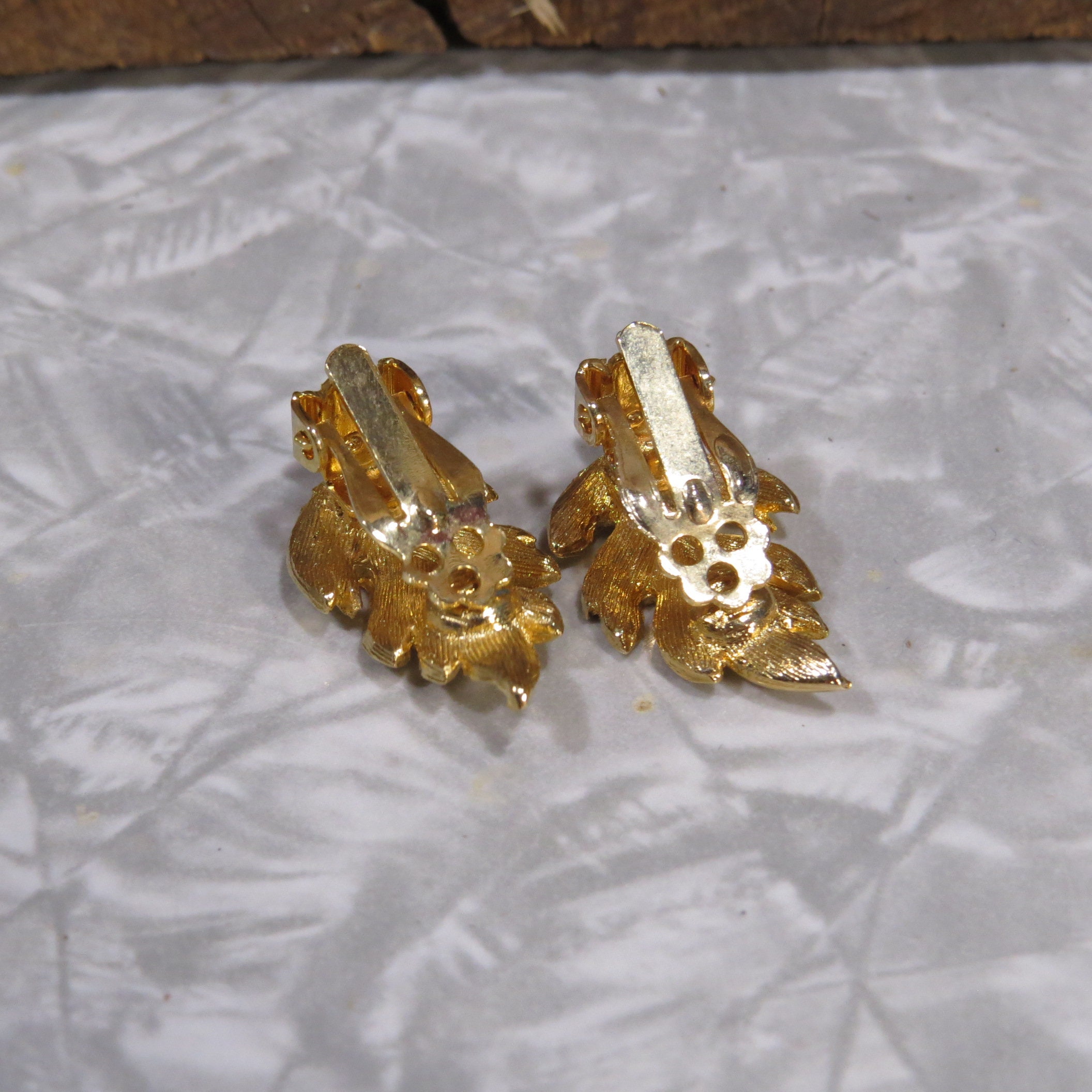 Vintage Gold Leaf Earring and Brooch Pin Set, Midcentury  display picture 1
