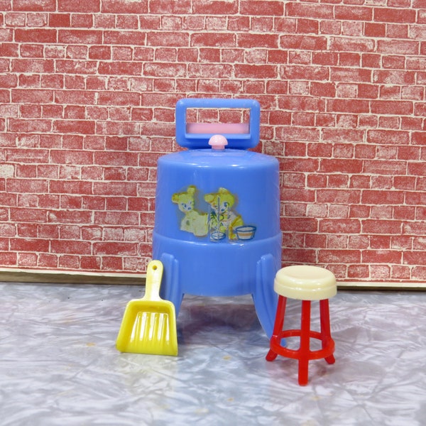 Vintage Renwal Wringer Washer, Dustpan, Kitchen Stool 1940s 1950s Miniature Plastic Dollhouse Furniture