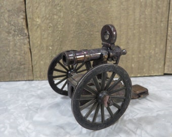 Vintage Miniature Cannon Pencil Sharpener: Die-Cast Military Decor