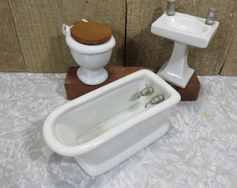 Miniature Jouet Ancien - Pièces De Toilette En Faïence : Vasque, Porte-savon