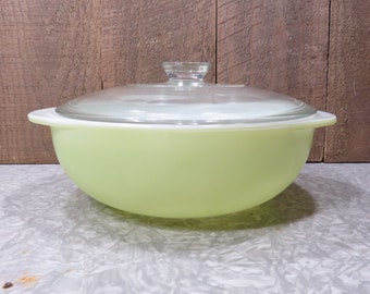 Vintage Pyrex Lime Green #024 Round 2 Quart Casserole Dish with Lid Mid Century Covered Casserole Dish