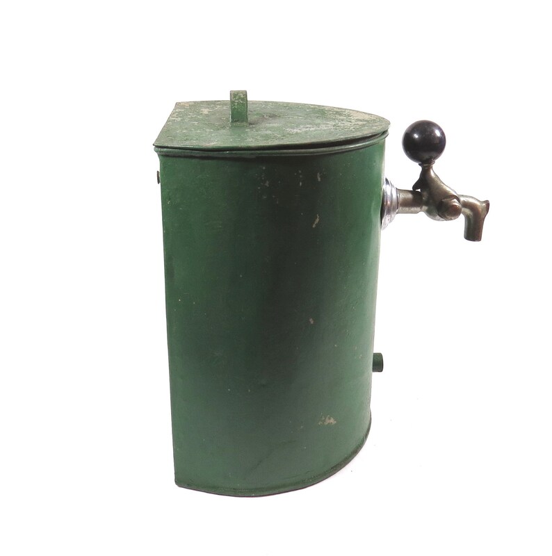 beverage cooler with spout