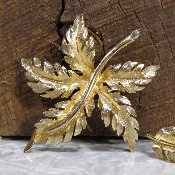 Vintage Gold Leaf Earrings and Hat Pin Set Gold Leaf Pin and Clip on Earring Set - Etsy main image 4
