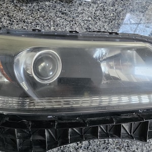 Passenger 2014 Honda Headlight assembly