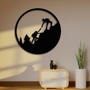 Bergbeklimmer kunst aan de muur SVG | Helpende hand silhouet lasergesneden bestand | Motiverende buitendecoratie voor CNC Ai Dxf Pdf Svg Cdr