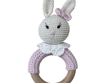 Personalized wooden grasping toy, baby gift, grasping toy with name, motor skills toy crocheted rabbit
