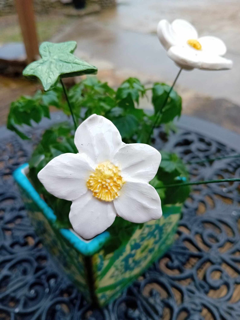 choose Ceramic flowers 3.00 to 4.50 Daisy hellebores ivy CLEAR GLAZE white  hellebores