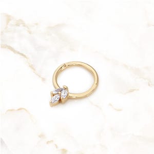 Cerceau clicker 14 carats avec pierres marquises | Créoles hélicoïdales en or massif | Anneau articulé 18G avec gemme | Piercing de luxe pour le septum et le cartilage