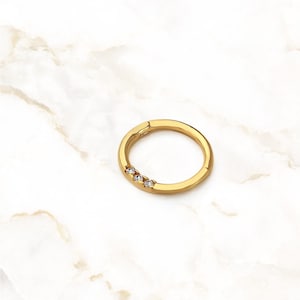 Aro de clic simple dorado / Aro de hélice minimalista de oro de 14 k con circonitas / Aro de clic para tabique nasal para piel sensible / Aro de caracol de oro macizo