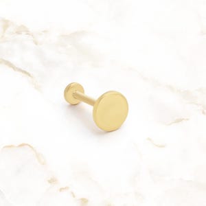 Pendientes de oro de 14 quilates con forma de punto y parte posterior plana con rosca, joyería para piercing de disco redondo, joyería para trago con rosca interna de 18 g, pendiente para cartílago de mujer