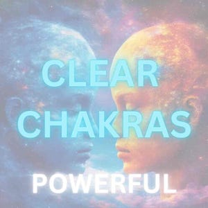Könnte beinhalten: Ein digitales Kunstwerk mit zwei Gesichtern, eines blau und eines orange, mit dem Text "CLEAR CHAKRAS POWERFUL" in Weiß und Blau.