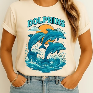 Dolphins Shirt Retro Ocean Tee, Vintage Dolphin T-Shirt for Animal Lovers, Summer Beach Shirt for Nature Fans, Sea Life Graphic Tee