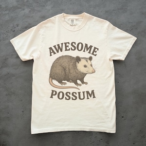 Geweldig shirt van opossum, grappig grafisch T-shirt opossum, T-shirt met opossum woordspeling, schattig dierenshirt, uniseks ontspannen pasvorm, opossum minnaar cadeau comfort kleuren