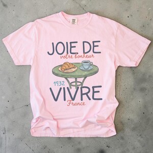 Joie De Vivre-skjorta, fransk caféskjorta unisex, Comfort Colors-tröja, Paris-skjorta, gåva för Frankrikeälskare, croissantskjorta, vintagefransk t-shirt bild 5