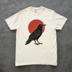 Crow Shirt, Gothic Raven Graphic Tee, Minimalist Bird Art Shirt, Unisex Nature-Inspired T-Shirt Dark Academia Aesthetic Halloween Raven Gift