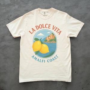La Dolce Vita Amalfi Coast Lemon Shirt, Italian Summer Tee, Mediterranean Aesthetic T-Shirt, Vintage Italy Travel Graphic Top, Italian Gift