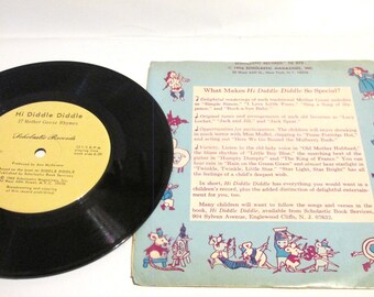Childrens  37 Mother Goose Rhymes Record in Song, Verse and Music Titled Hi Diddle Diddle, 1966, 33.3 Rpm, Record MINT, Scholastic