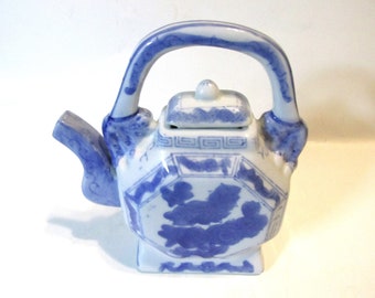 Porcelain Chinese Asian Hand Painted Decorative Blue and White Teapot