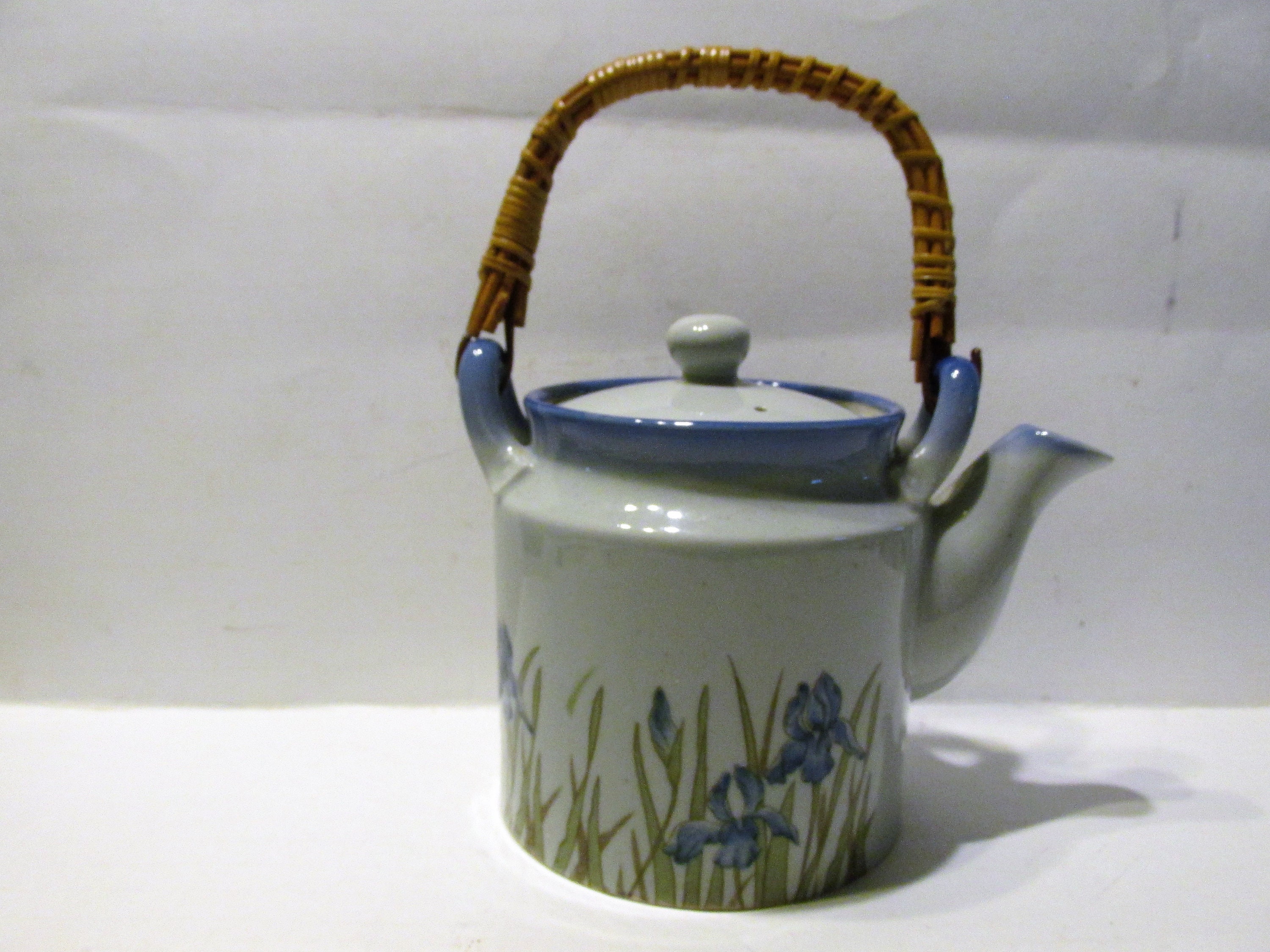 Otagiri Japan Stoneware Iris Teapot con mango de ratán Etsy