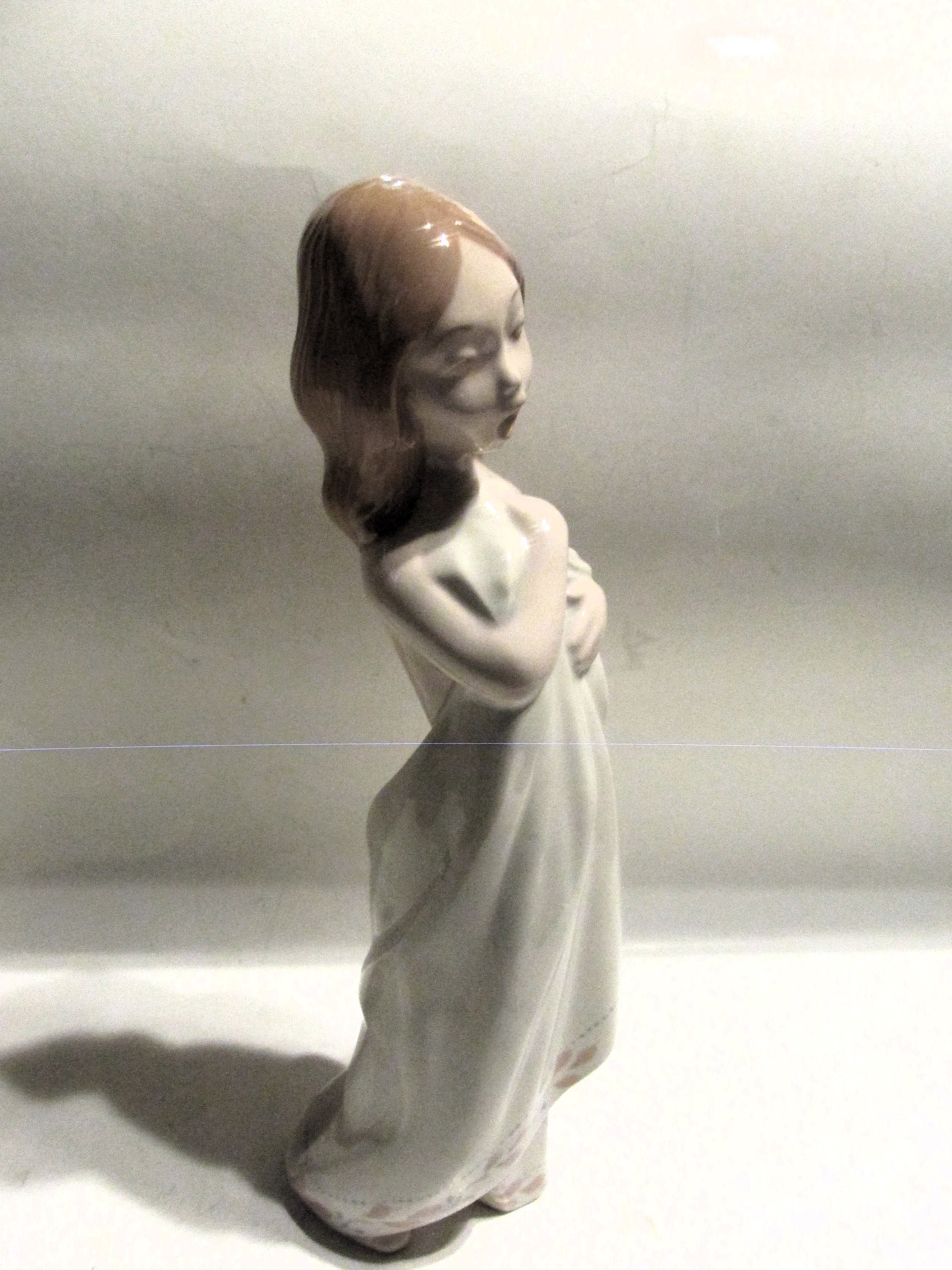 LLADRÓ Water Girl Figurine. Porcelain Nude Female Figure.