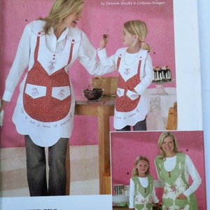 Mother Daughter Aprons Sewing Pattern / UNCUT