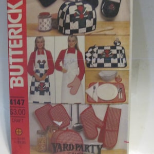 Apron Yard Party, Kitchen Accessories Pattern / UNCUT