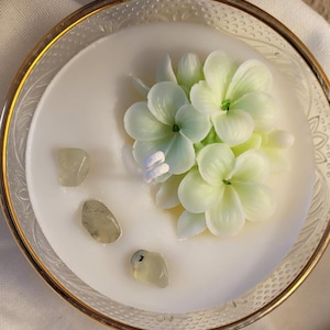Scented floral candles with lithotherapy stone